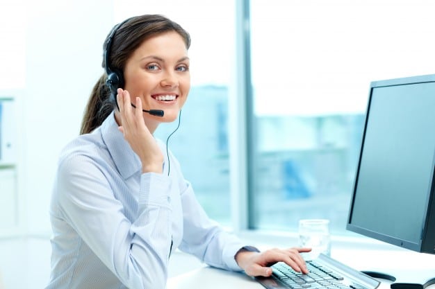 businesswoman-in-a-call-center-office_1098-984